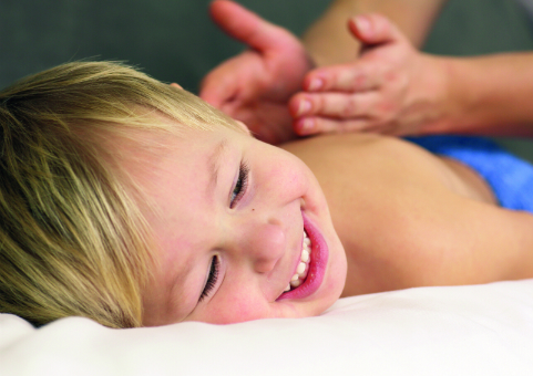 Le massage est-il bénéfique au bien être d’un enfant ?